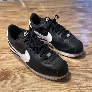 NIKE CORTEZ 72 BASIC BLACK/WHITE MENS SIZE 10.5